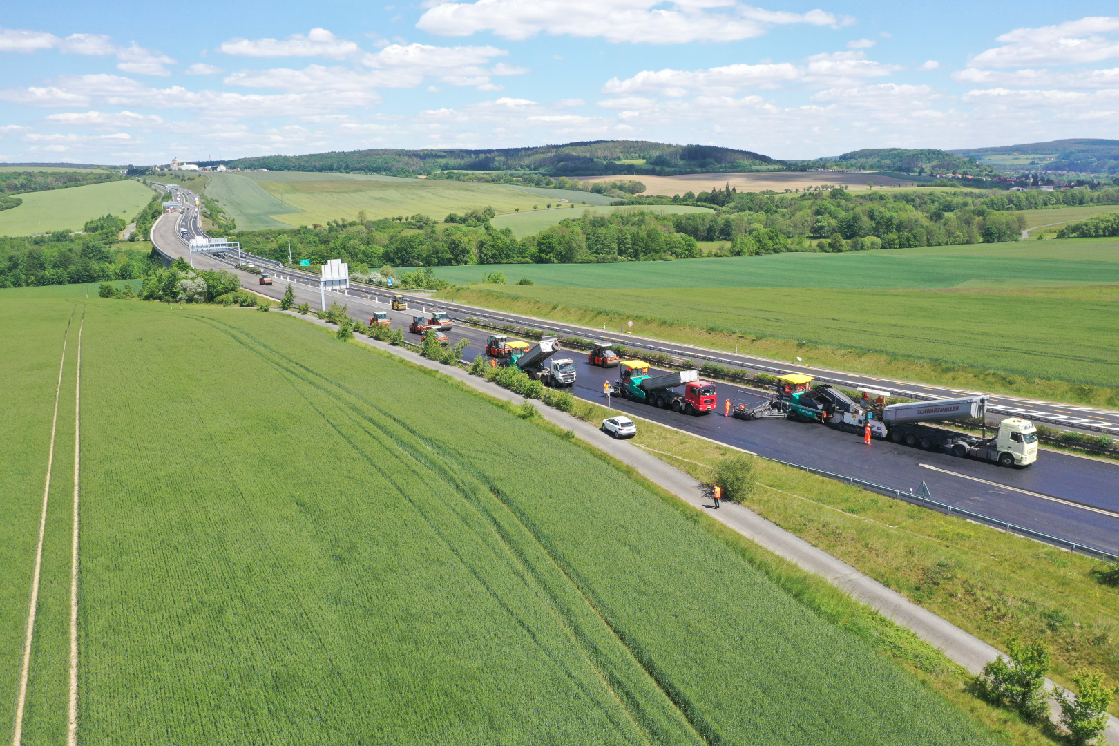 Dálnice D5 – oprava asfaltového krytu vozovky v km 67,330–76,570 P a 76,570–64,550 L - Stavby silnic a mostů
