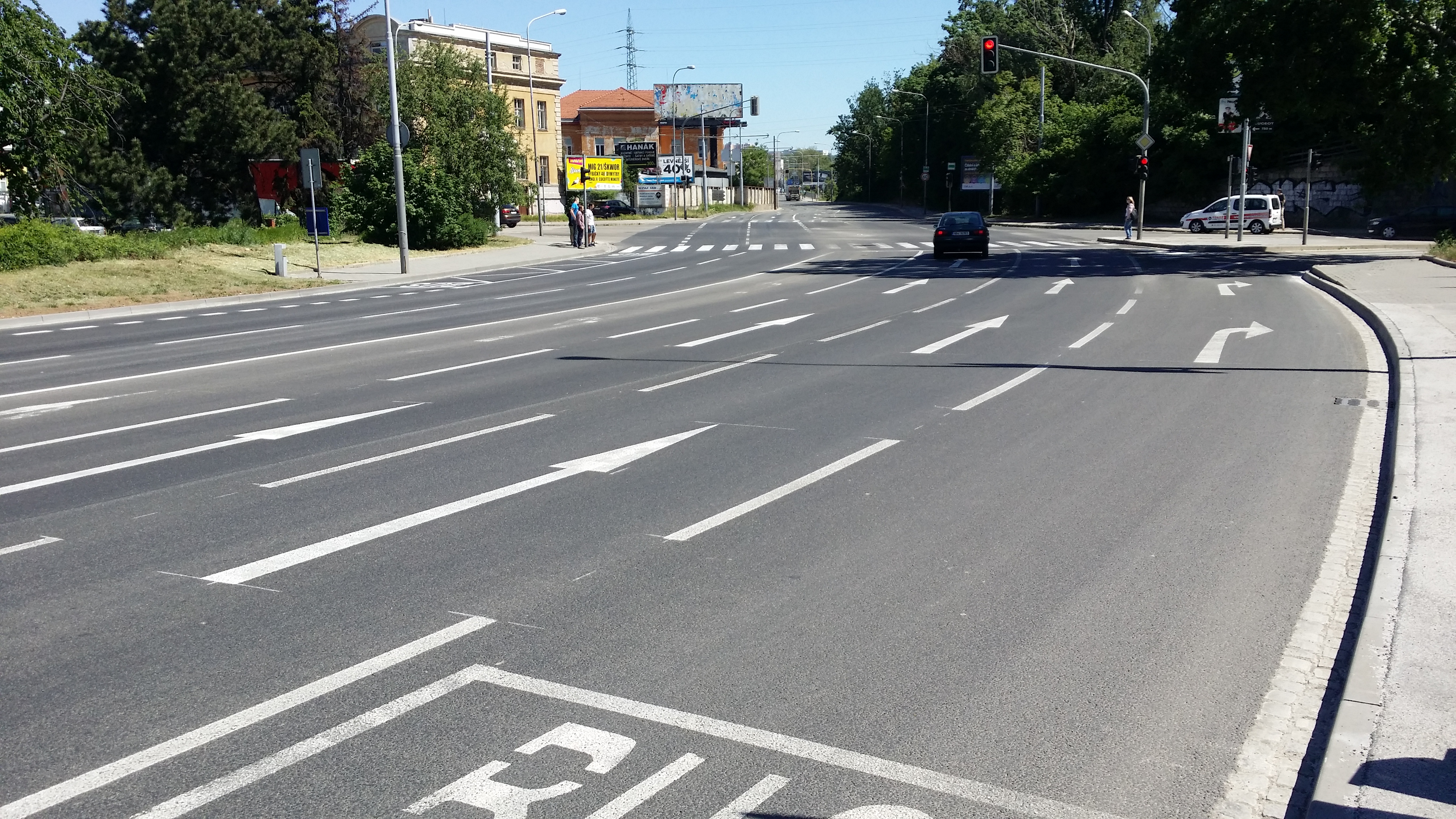 Brno – oprava krytu vozovky, ul. Hladíkova - Stavby silnic a mostů