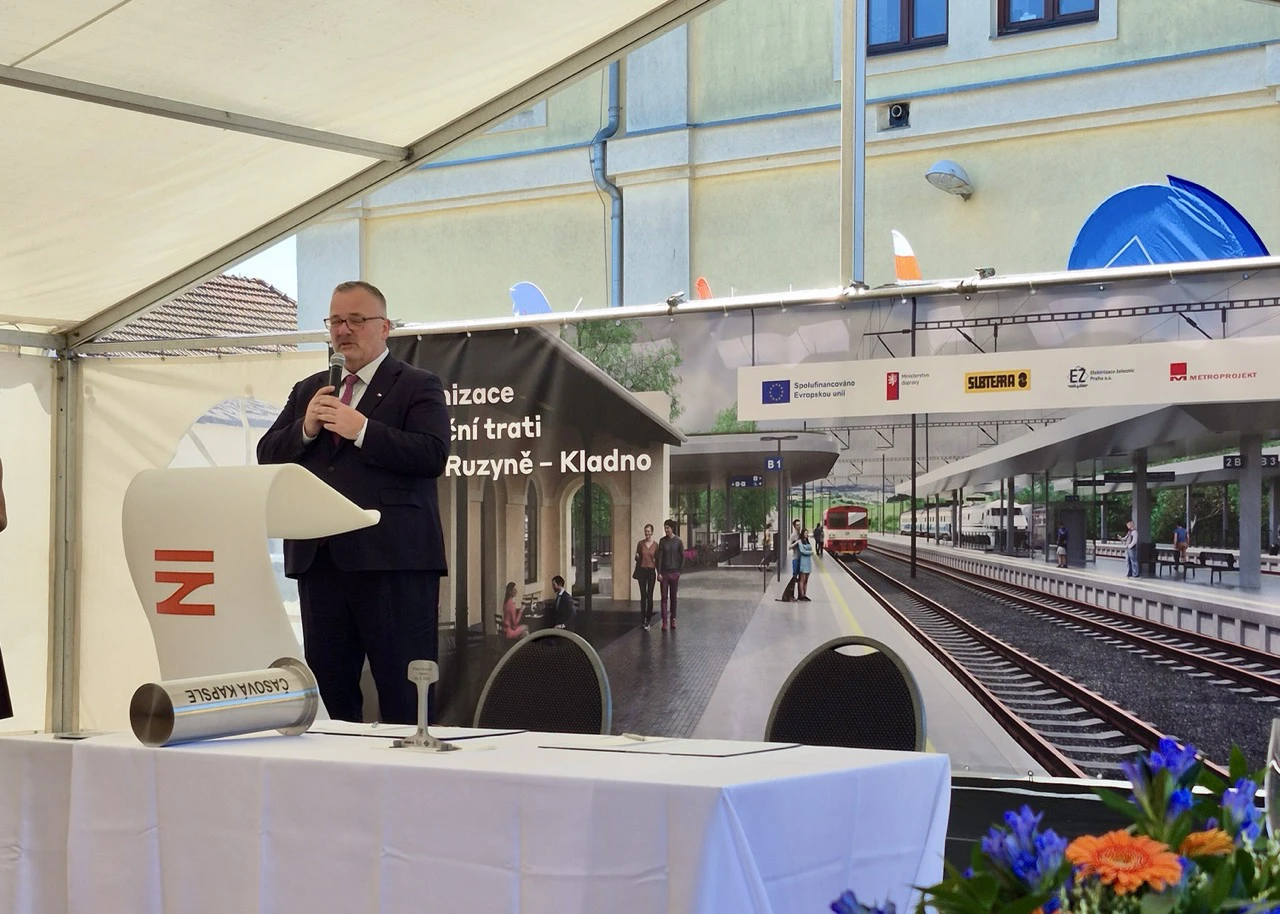 Rail Ruzyne 01