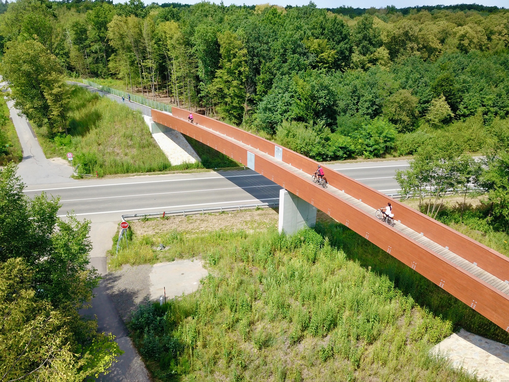 Hodonín – přemostění silnice I/55 – stavba lávky pro cyklisty a chodce - Stavby silnic a mostů