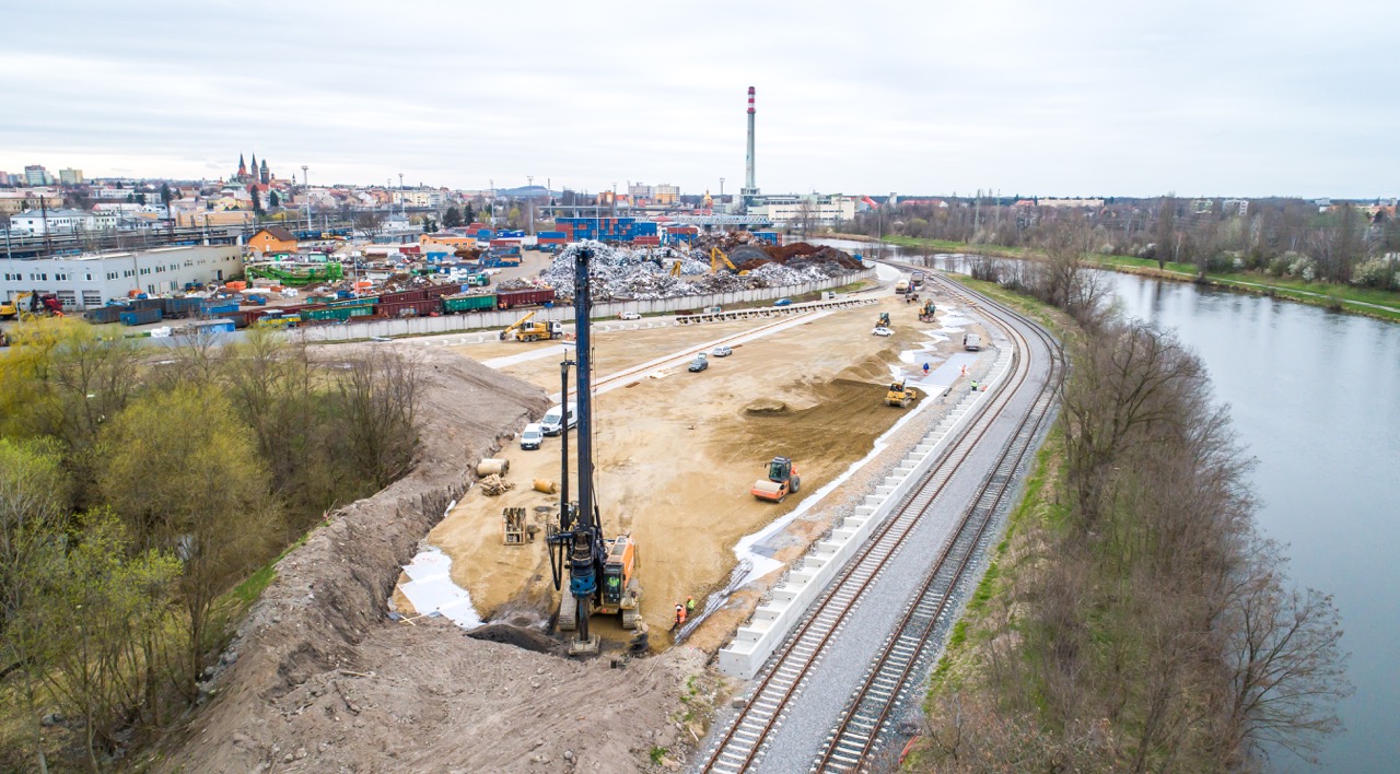 Překladiště, Přístav Kolín - Inženýrské stavby