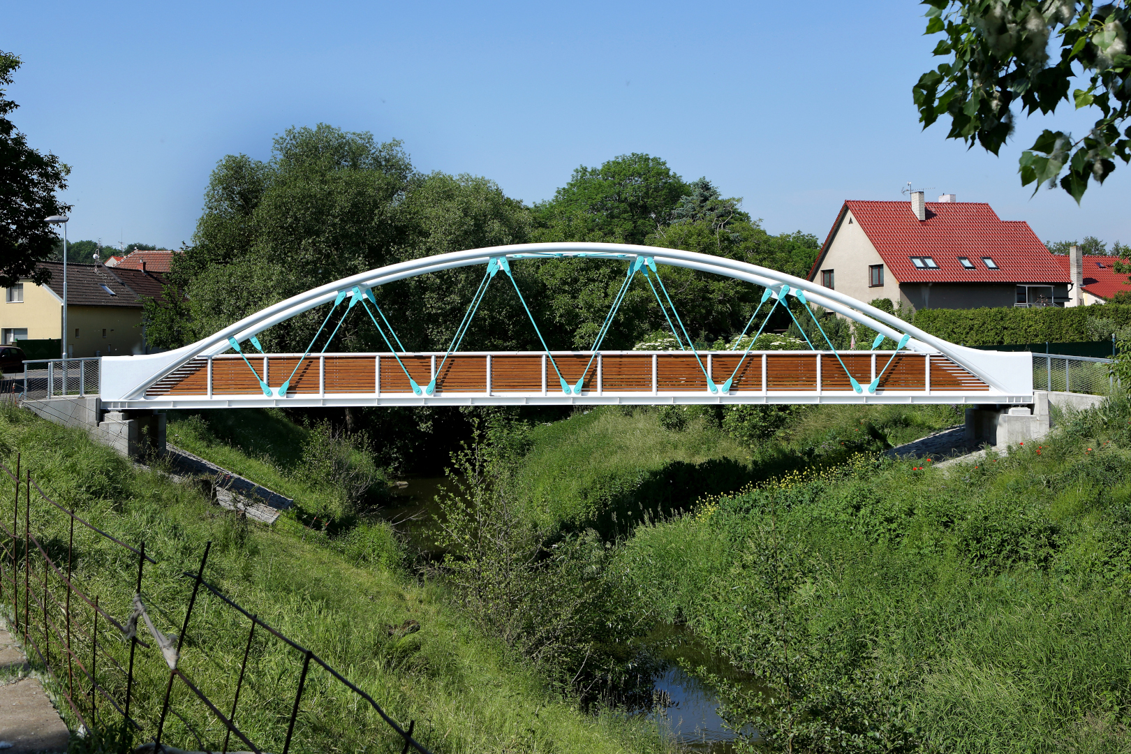 Radim – stavba lávky pro pěší a cyklisty přes řeku Výrovku - Stavby silnic a mostů