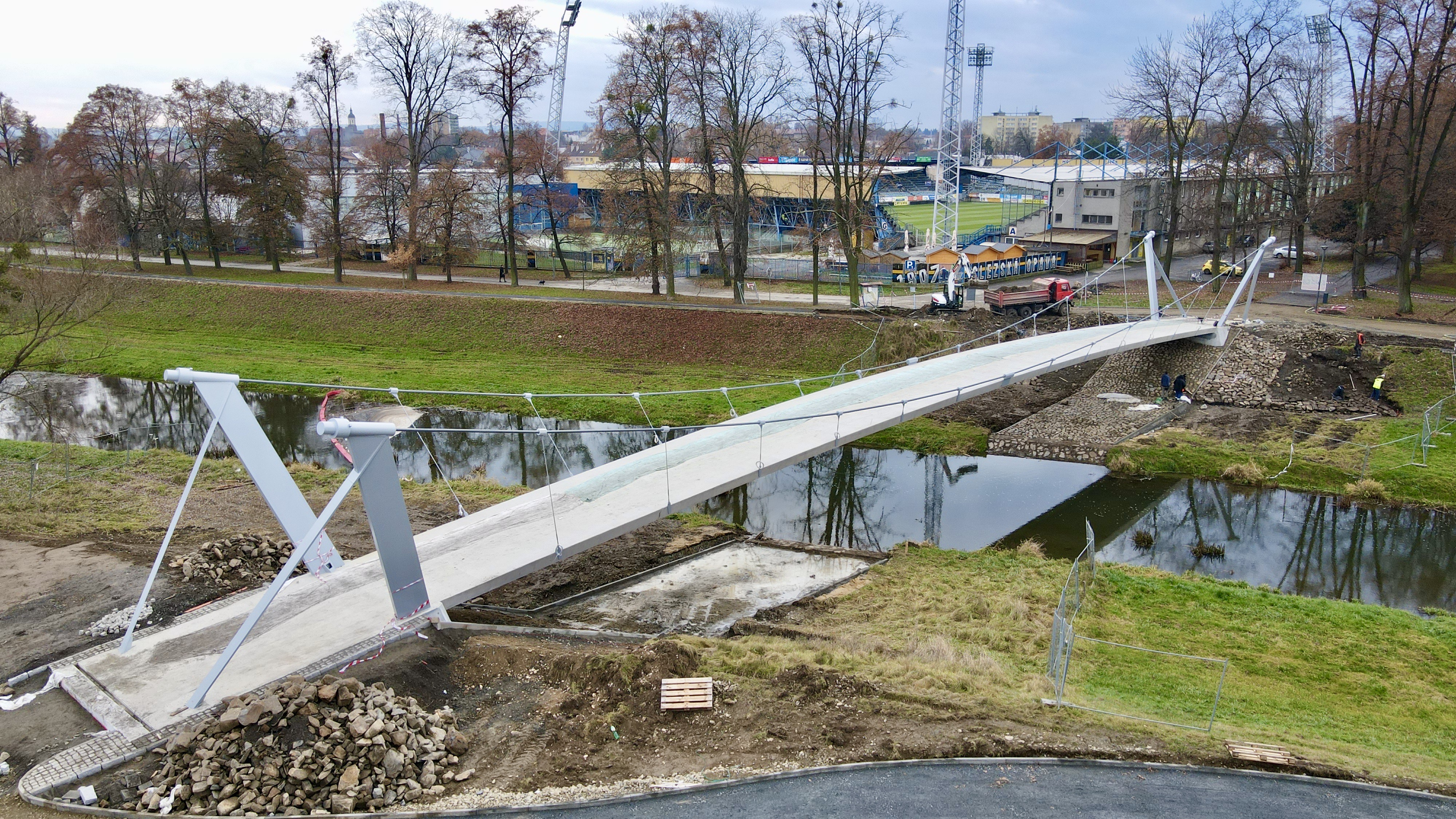 Opava – novostavba lávky přes řeku Opavu - Stavby silnic a mostů