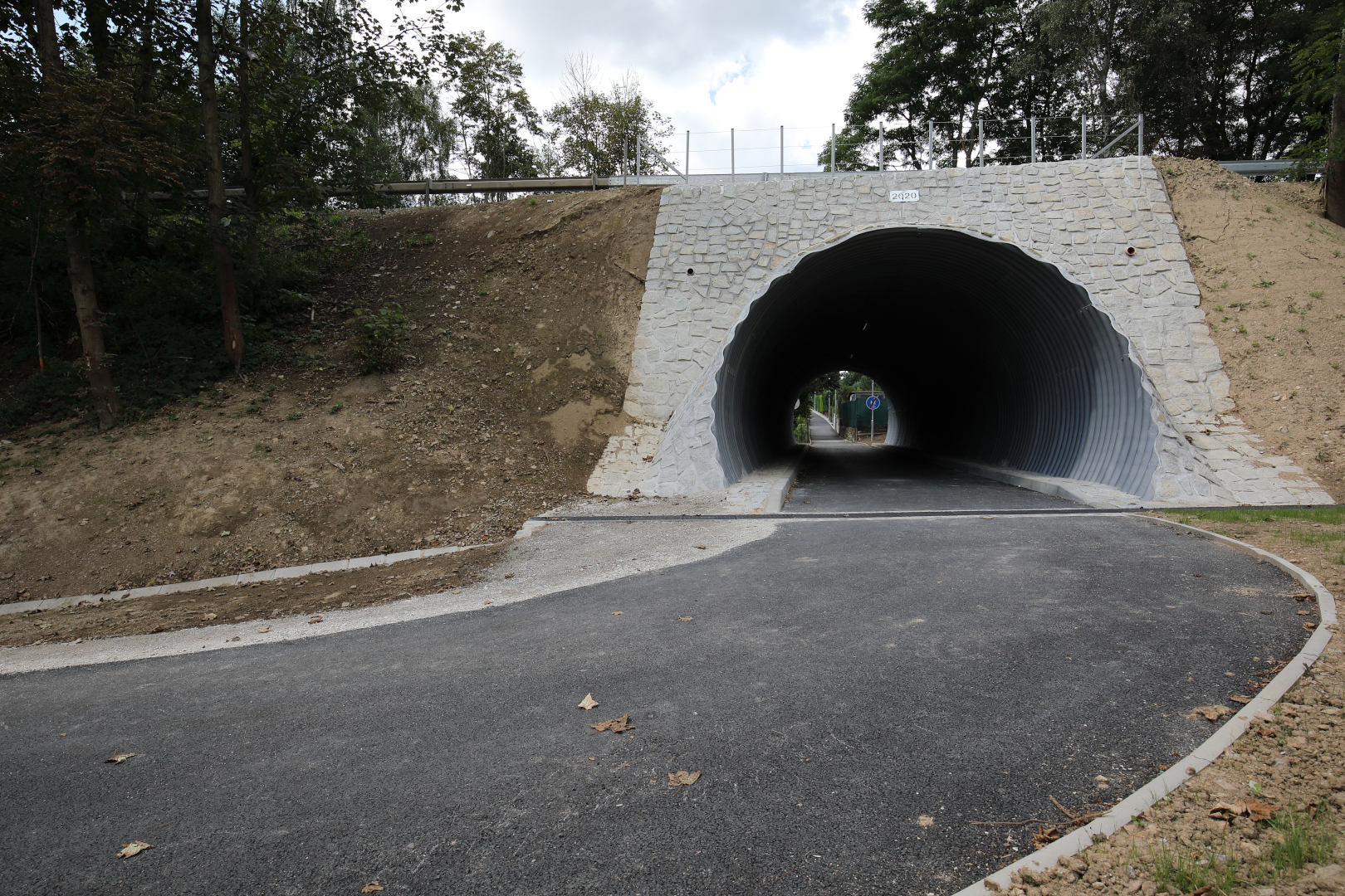 Velešín – výstavba stezky a podchodu pod silnicí I/3 - Stavby silnic a mostů