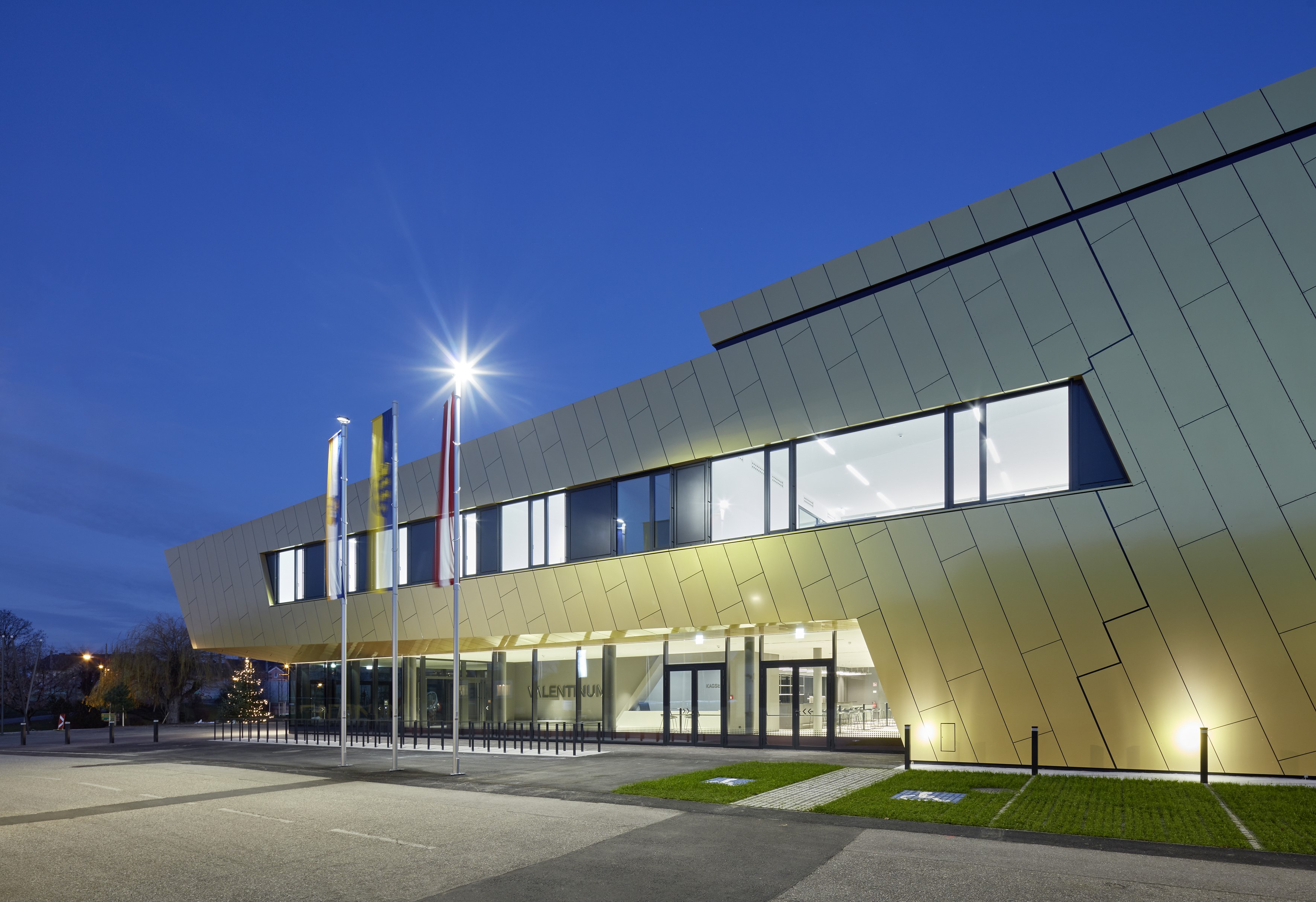 Veranstaltungszentrum St. Valentin - Pozemní stavby