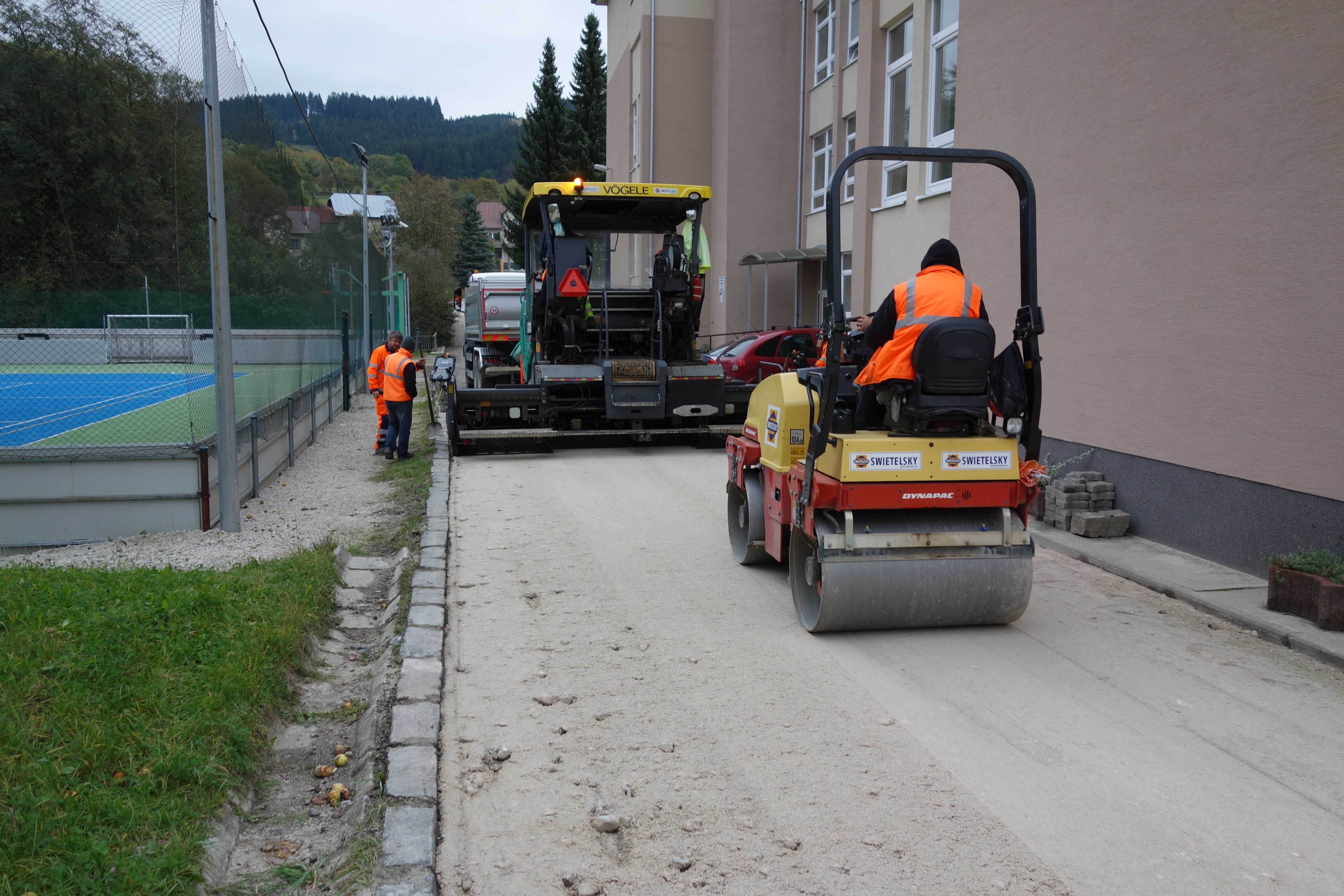 Rekonštrukcia miestnych komunikácii v obci Veľké Rovné - Stavby silnic a mostů