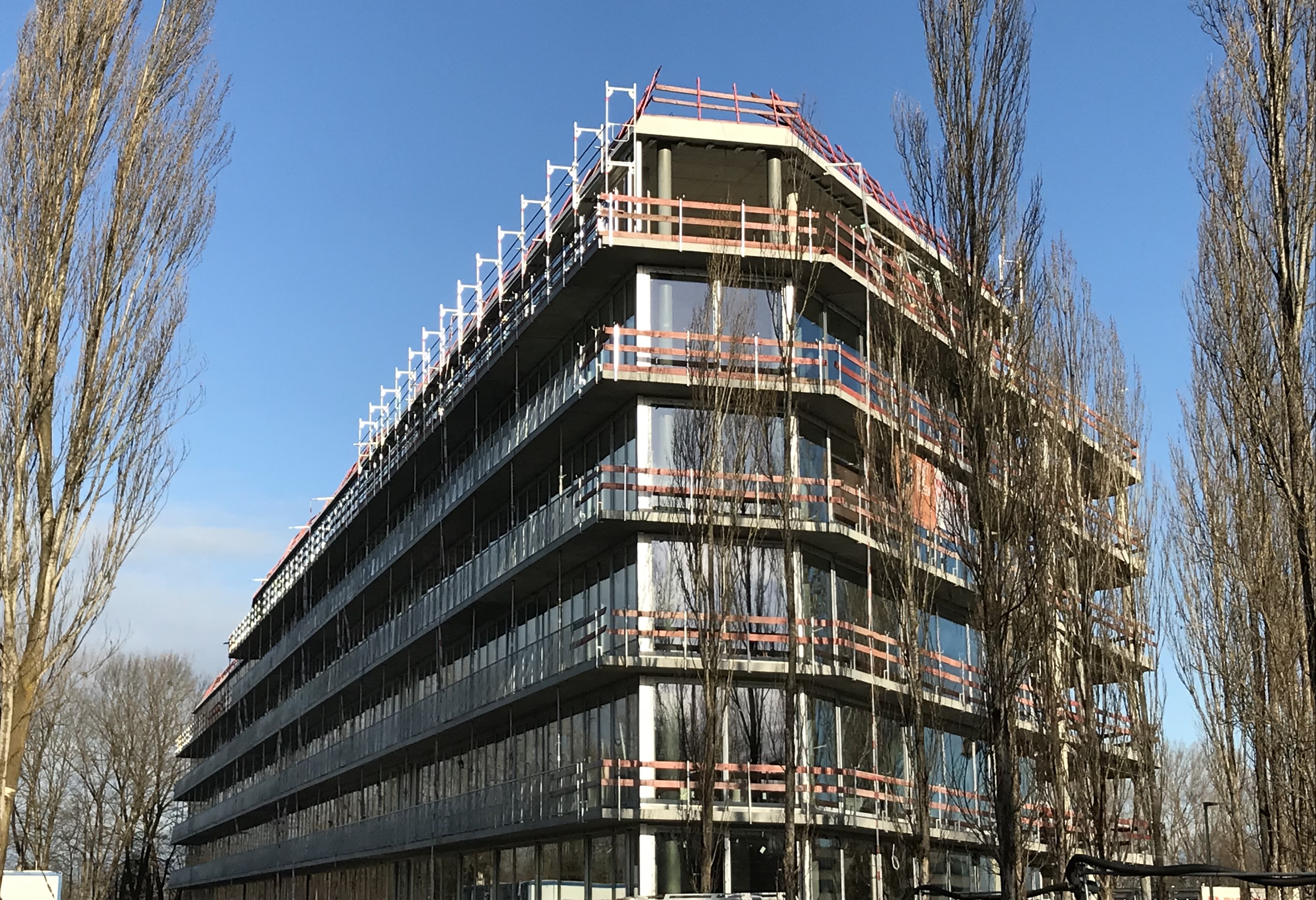 Hammerschmidt - Bürogebäude mit Dachterrasse und offenem Parkdeck - Pozemní stavby