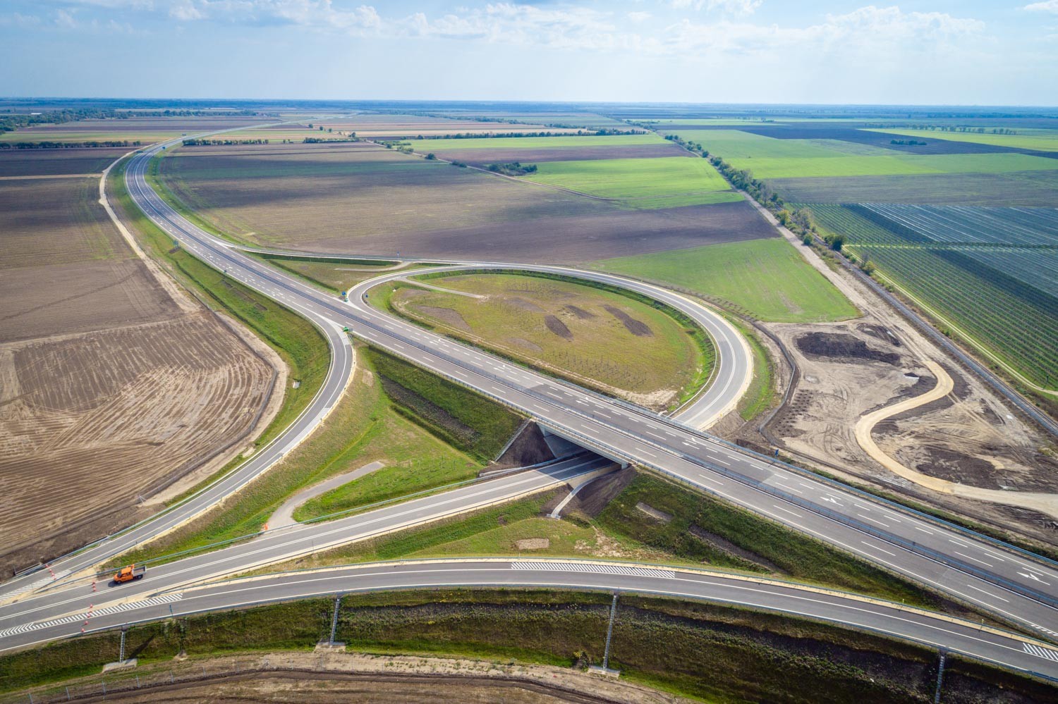 M44 gyorsforgalmi út - Stavby silnic a mostů