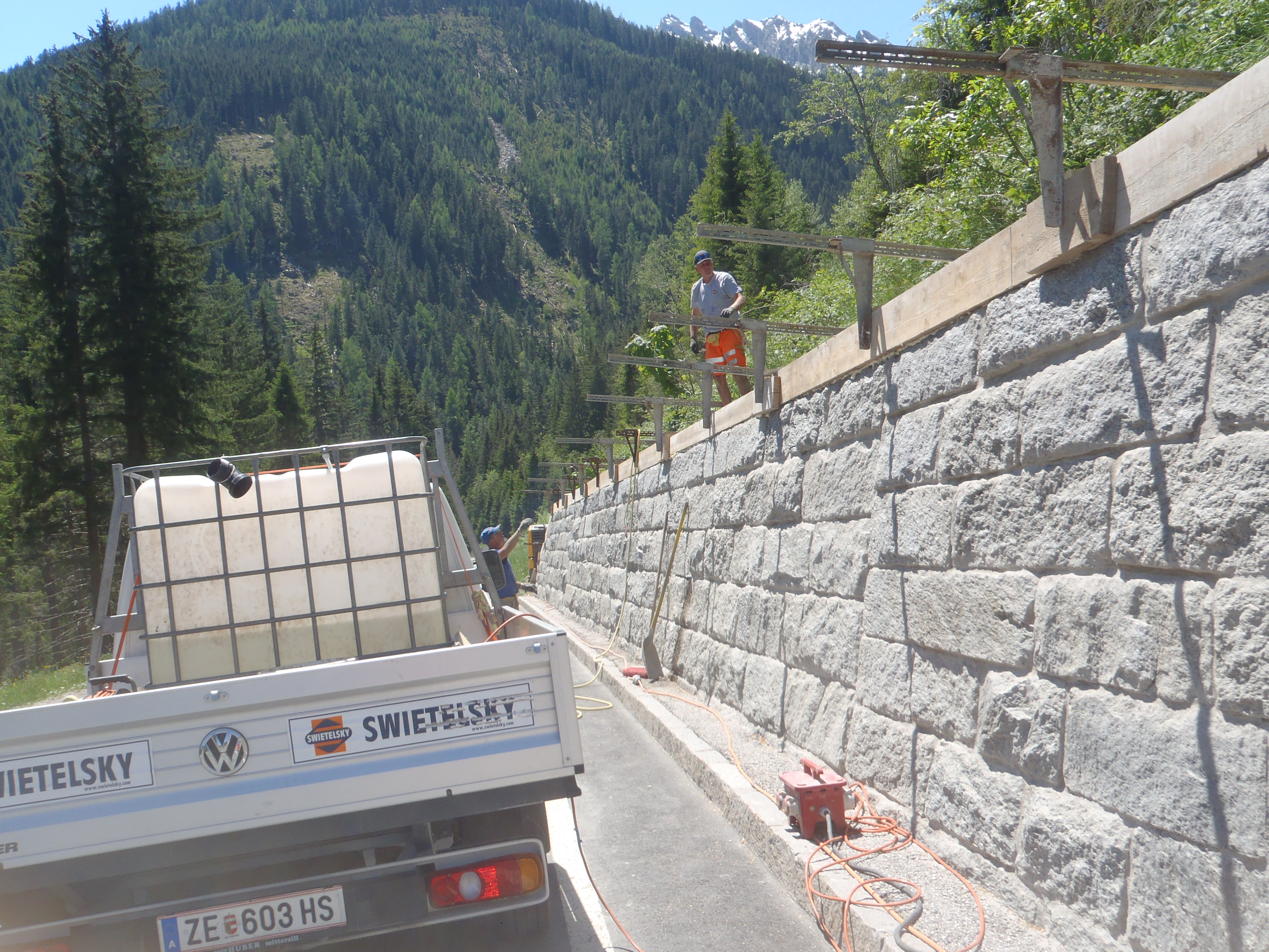 Mauersanierung an der Gerlos Alpenstraße in Krimml - Stavby silnic a mostů