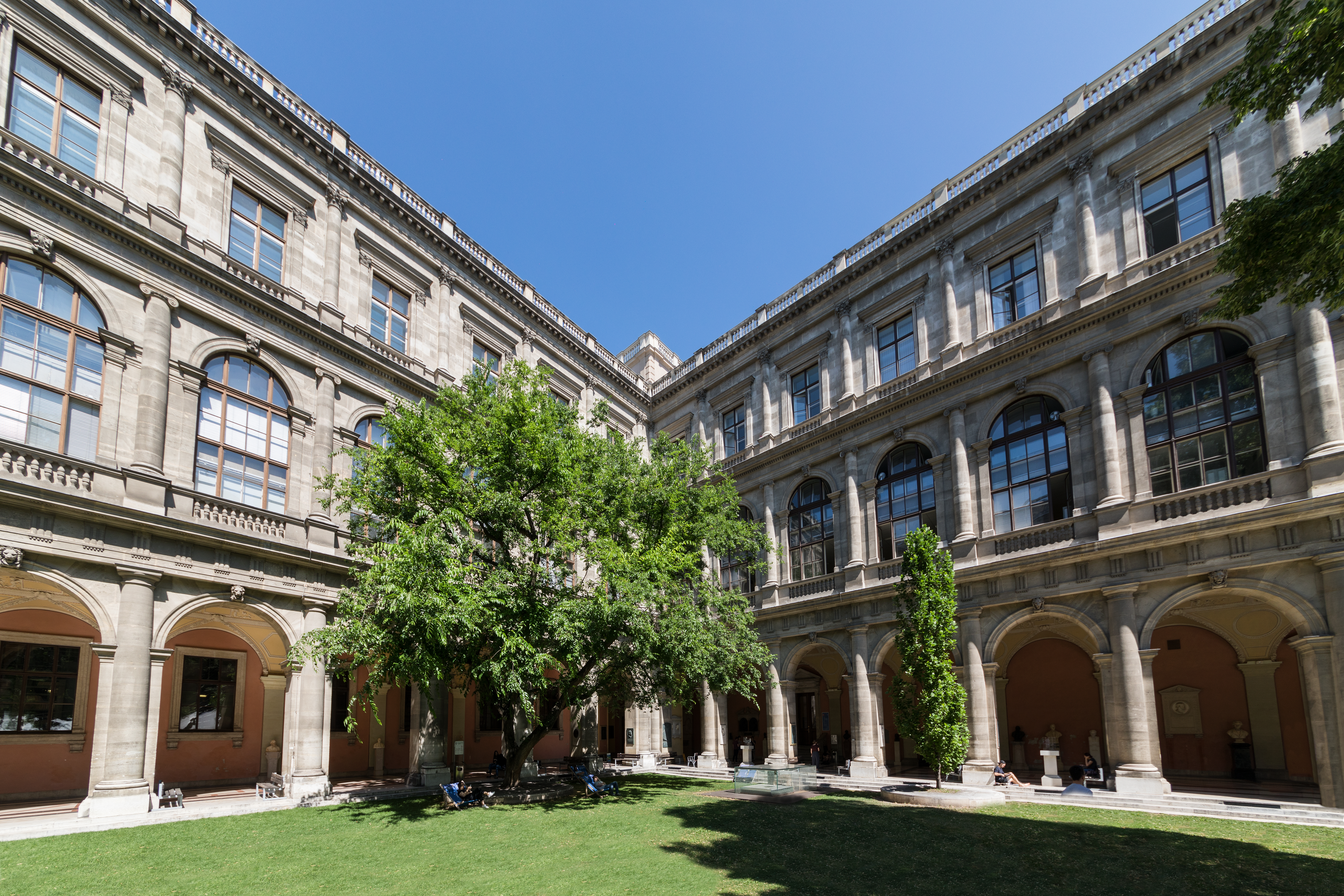 Universität Wien - Pozemní stavby