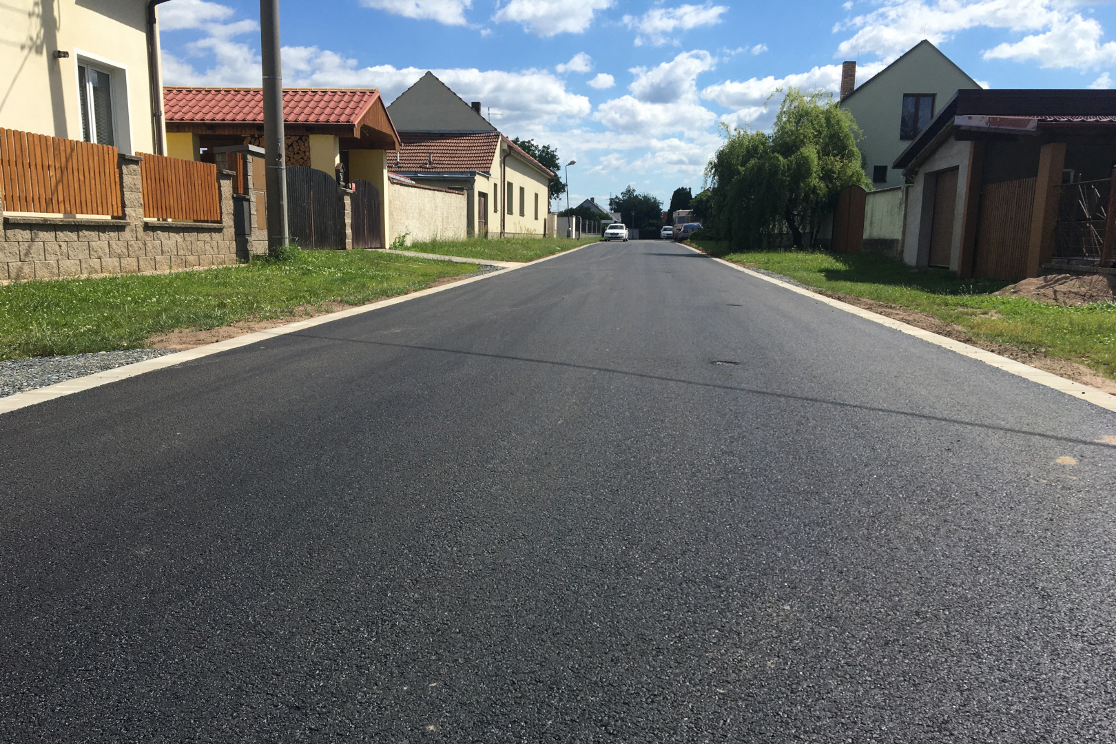 Tři Dvory – rekonstrukce ul. Spojovací          - Stavby silnic a mostů