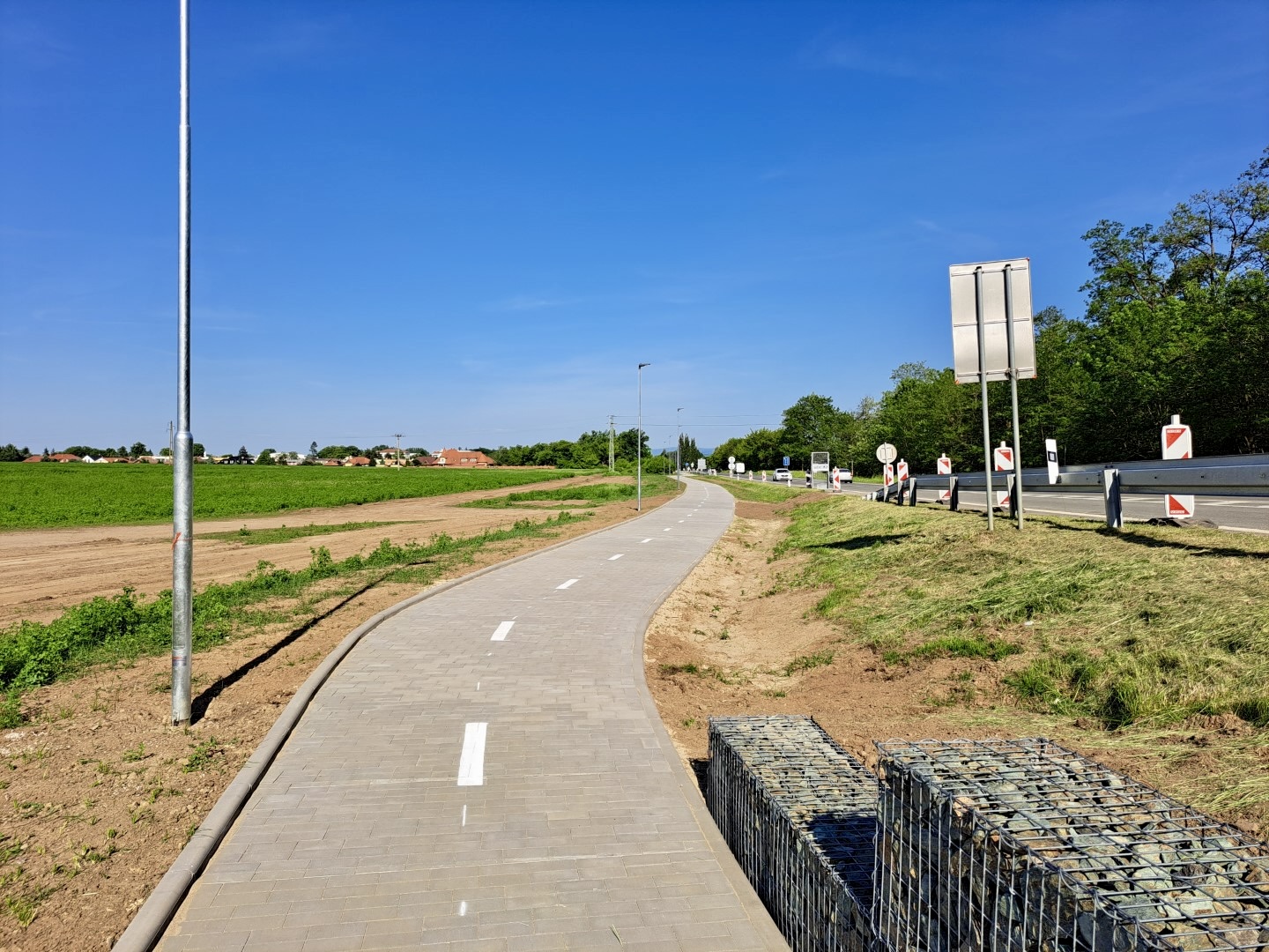 Cyklostezka a podchod pod silnicí, Rohatec - Stavby silnic a mostů