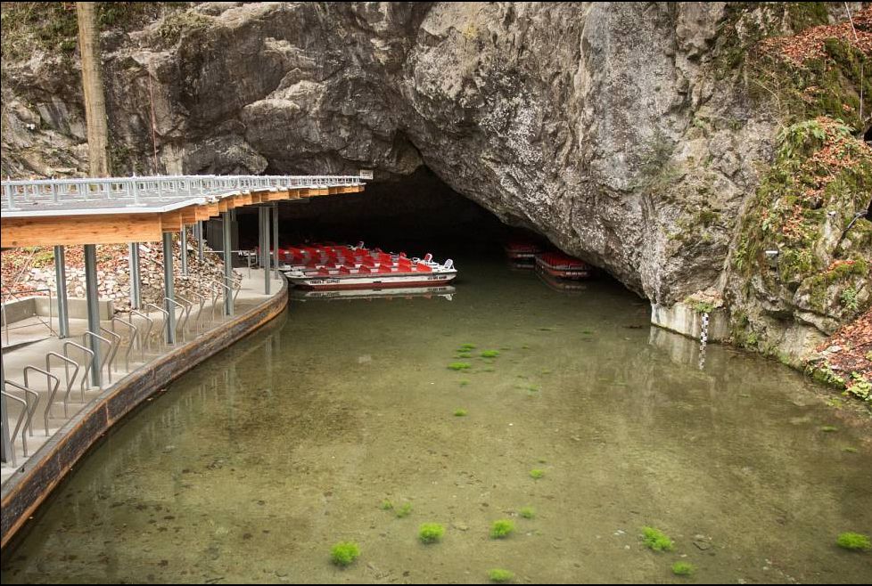 Vstupní budova areálu Punkevních jeskyní - Pozemní stavby