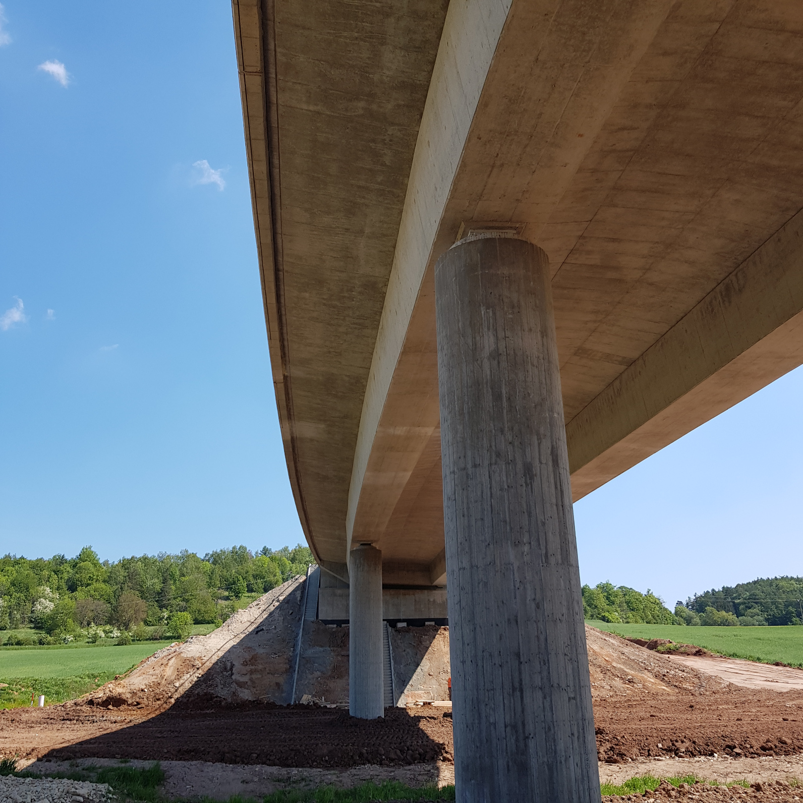 Dálnice D6, obchvat Řevničova – stavba mostu na přeložce silnice - Stavby silnic a mostů