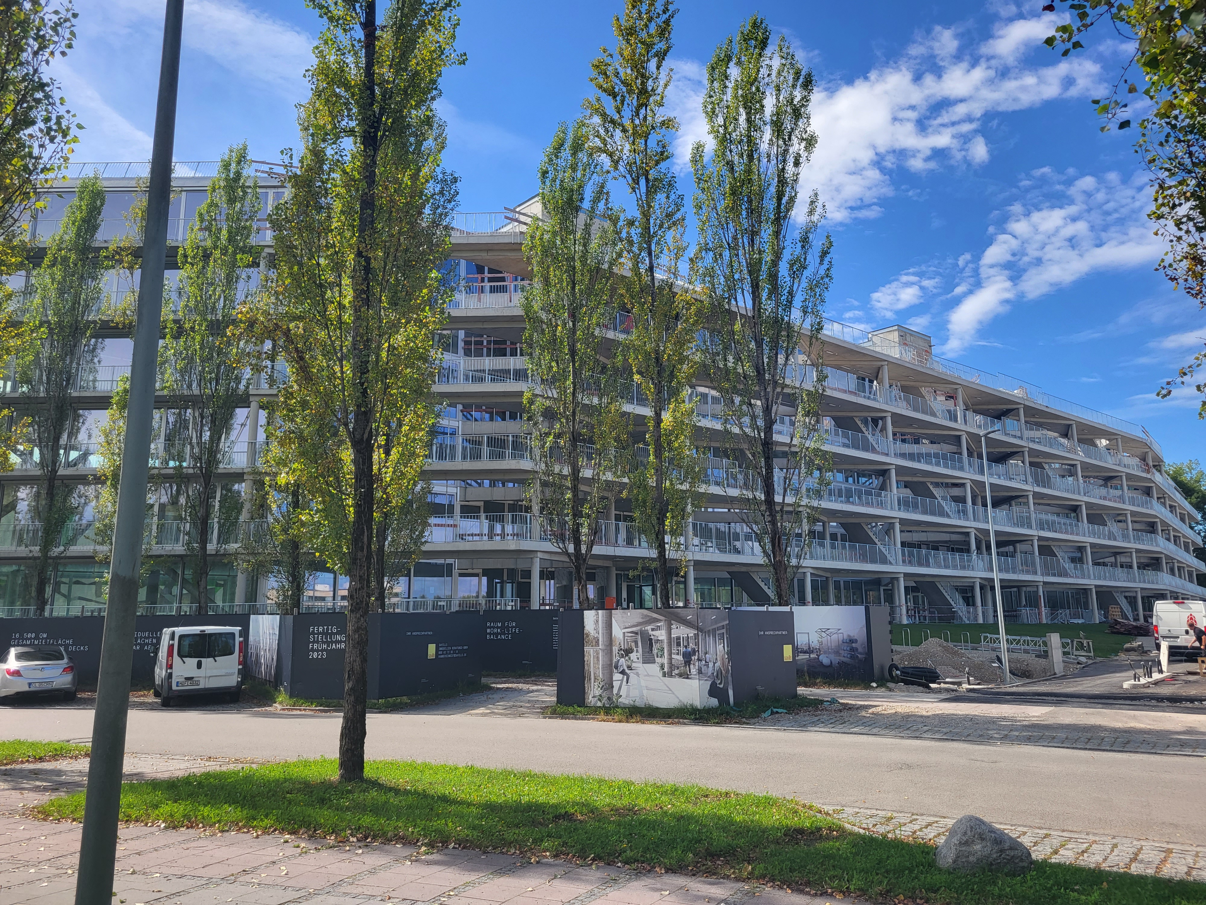 Hammerschmidt - Bürogebäude mit Dachterrasse und offenem Parkdeck - Pozemní stavby