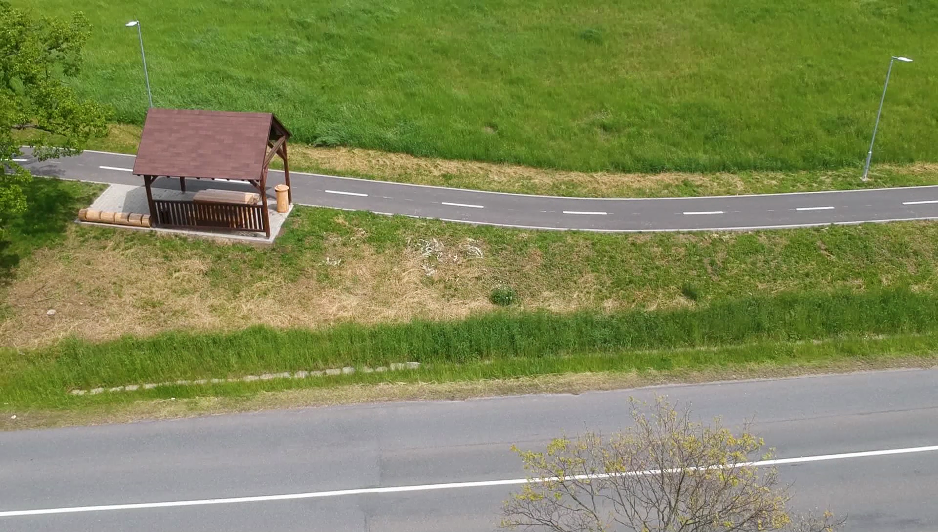  Stezka pro chodce a cyklisty v úseku Hřivínův Újezd – Kaňovice - Stavby silnic a mostů