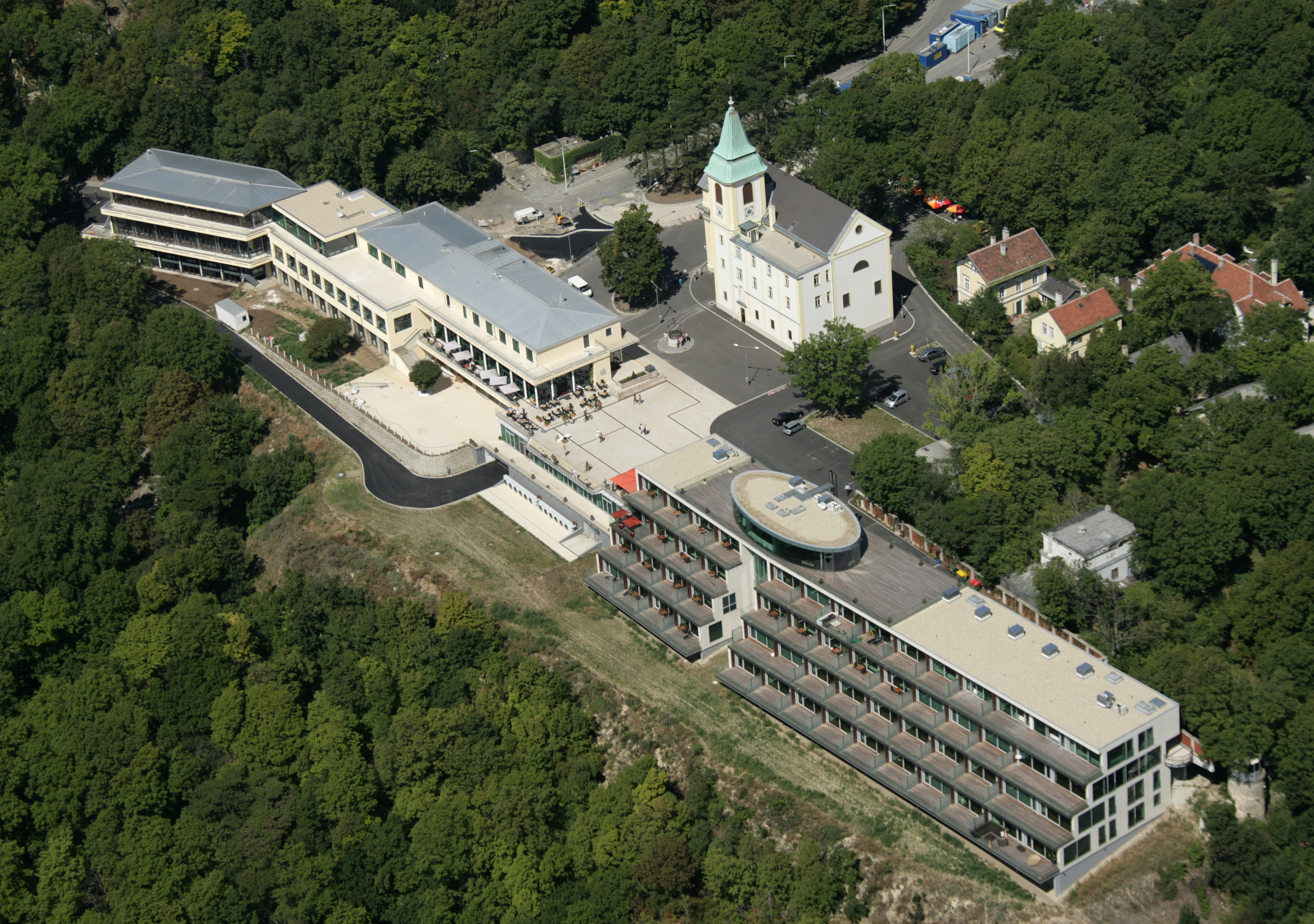 Hotel Kahlenberg - Pozemní stavby