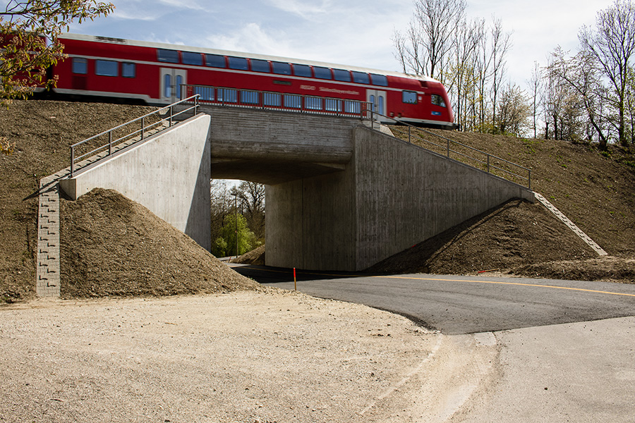 Eisenbahnüberführung Walpertskirchen - Stavby silnic a mostů