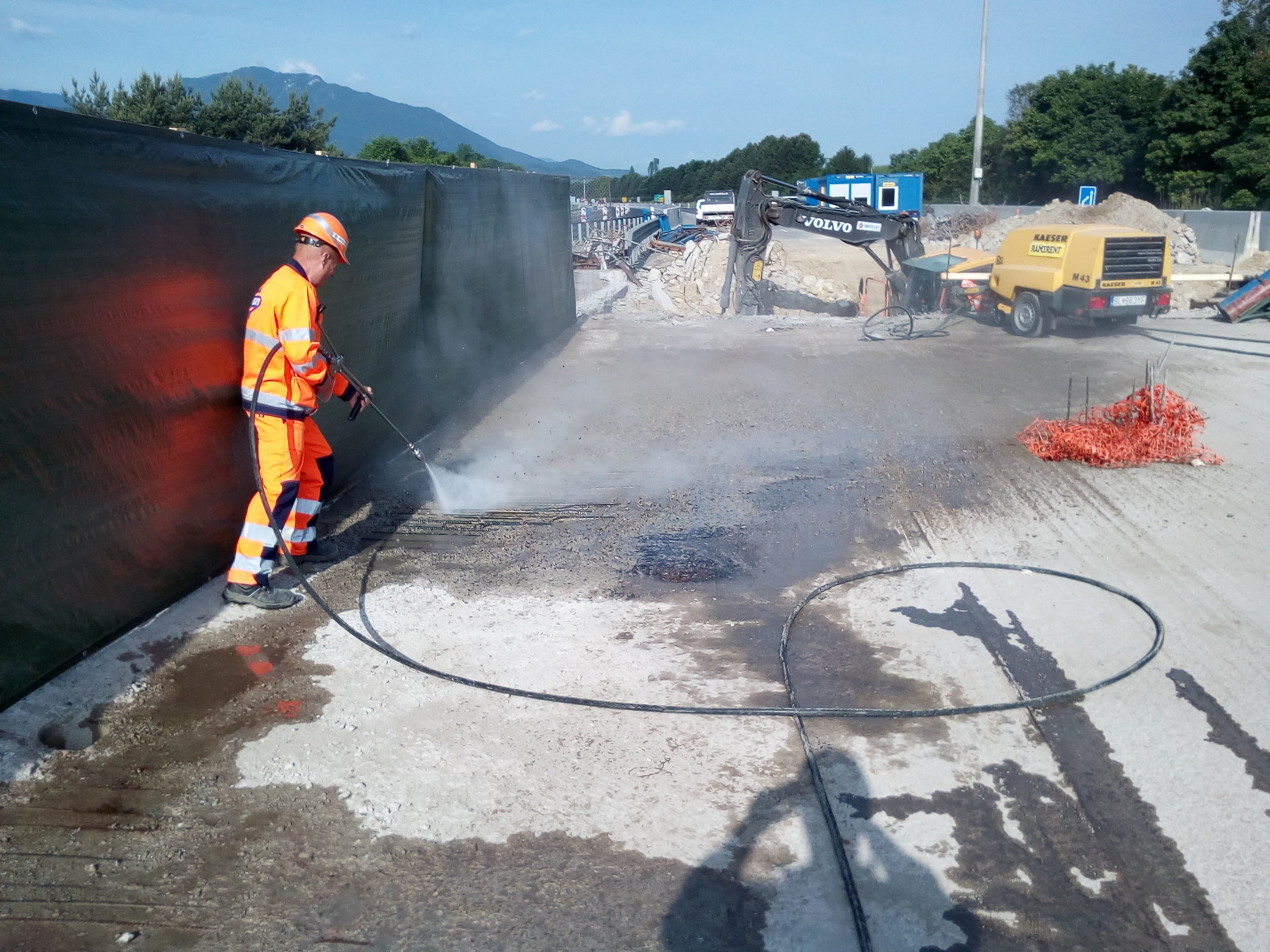 Vysokotlakové čistenie a búranie betónových konštrukcií vodným lúčom - Speciální obory činností