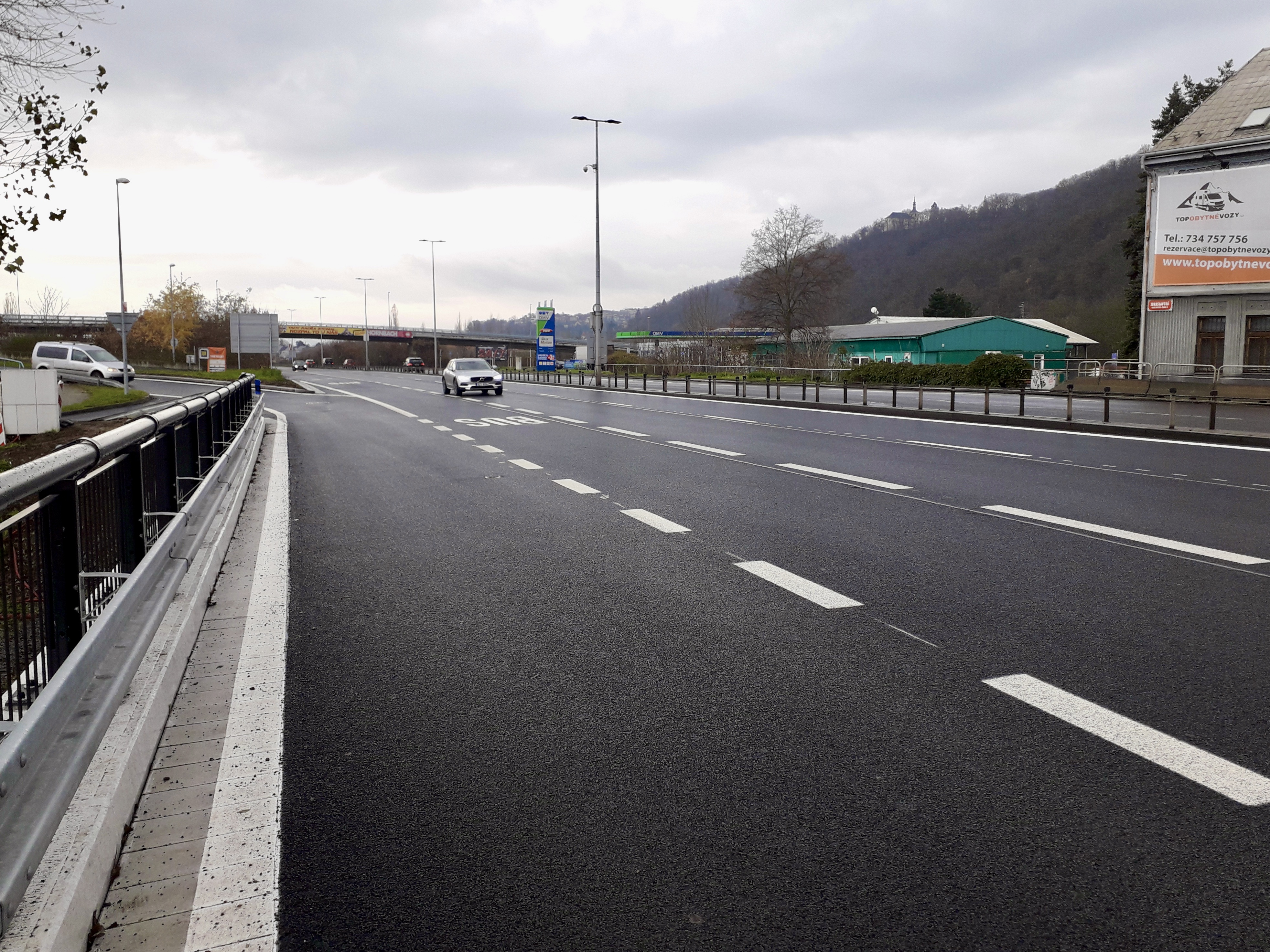 Praha 5 – rozšíření ul. Strakonická, výstavba vyhrazeného pruhu - Stavby silnic a mostů