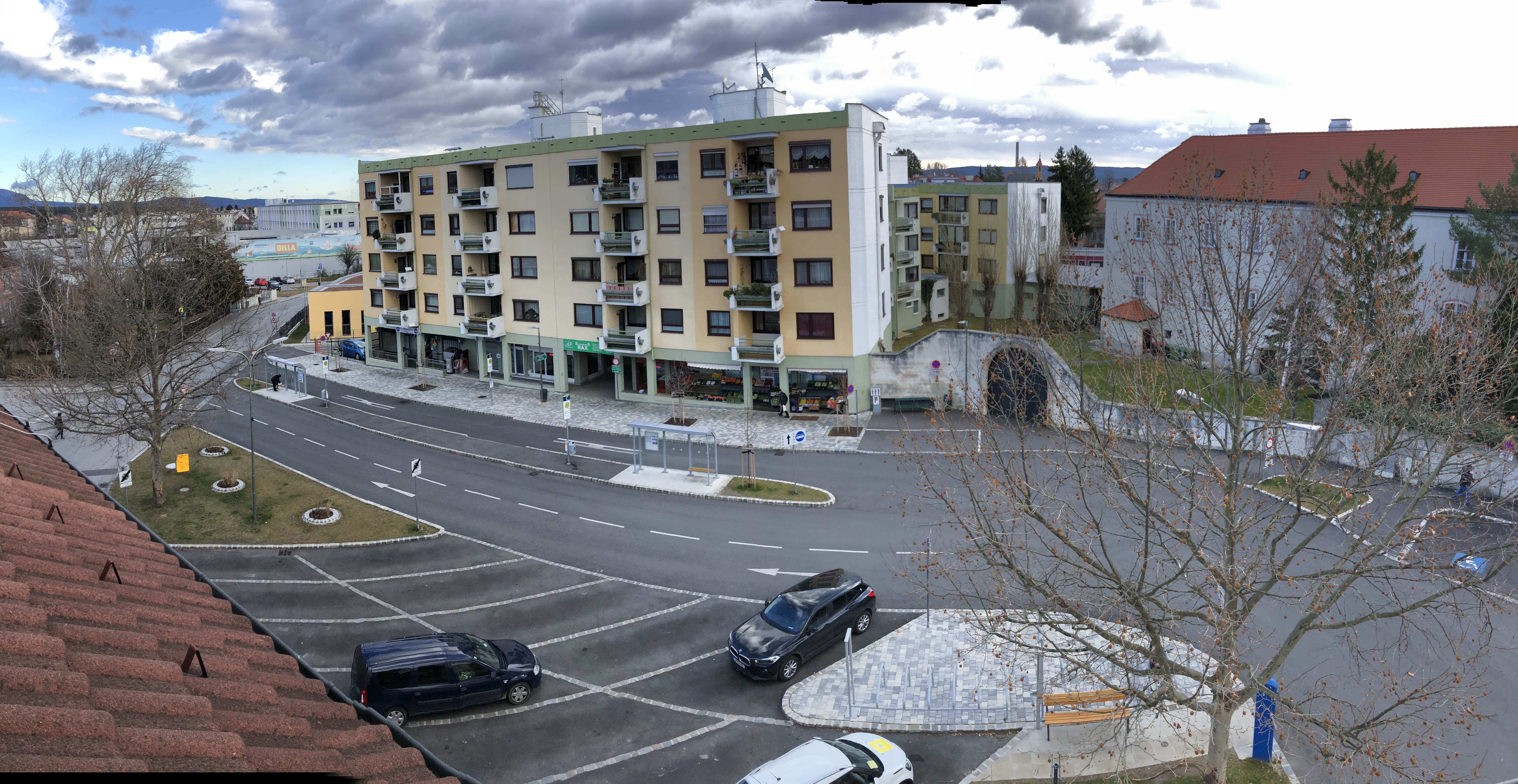 Minoritenplatz Neunkirchen, Außenanlage - Inženýrské stavby