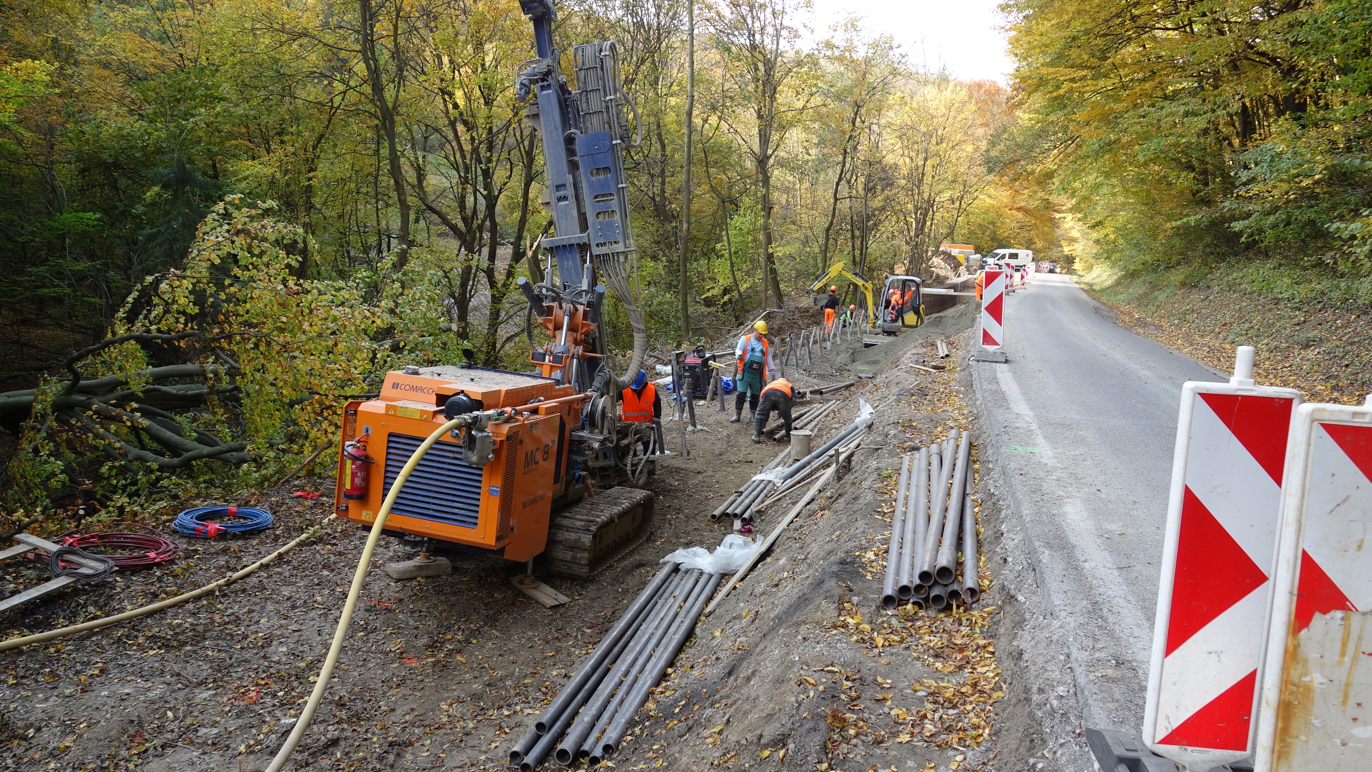 Stabilizácia cestného telesa kotevným múrom na ceste II/516 v km 5,909 - 6,209 (300 m) - Stavby silnic a mostů