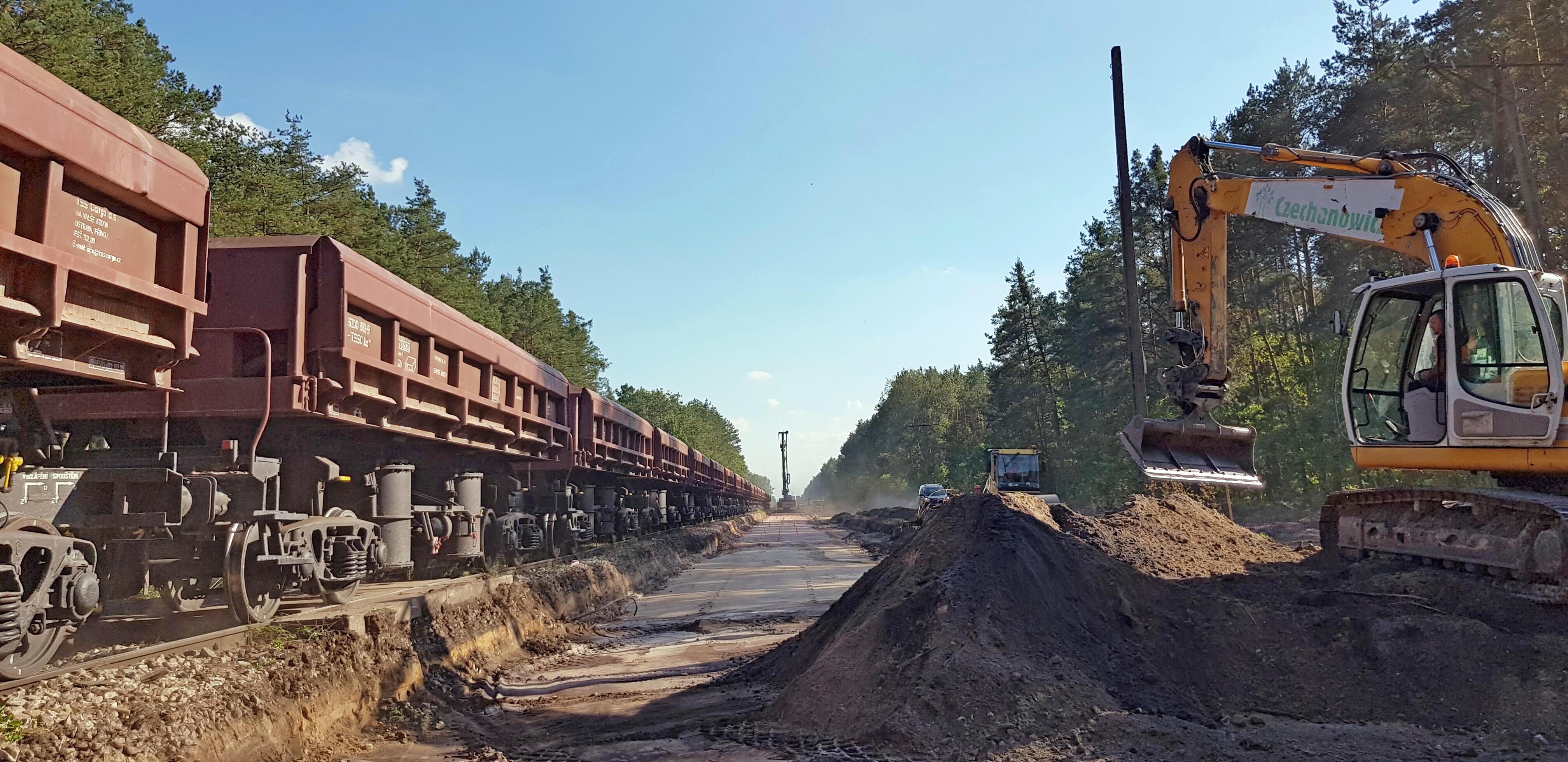 Linia 8 – odcinek Warka – Radom - Železniční stavby