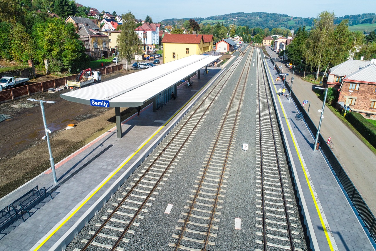 Rekonstrukce nástupišť v železniční stanici Semily - Železniční stavby