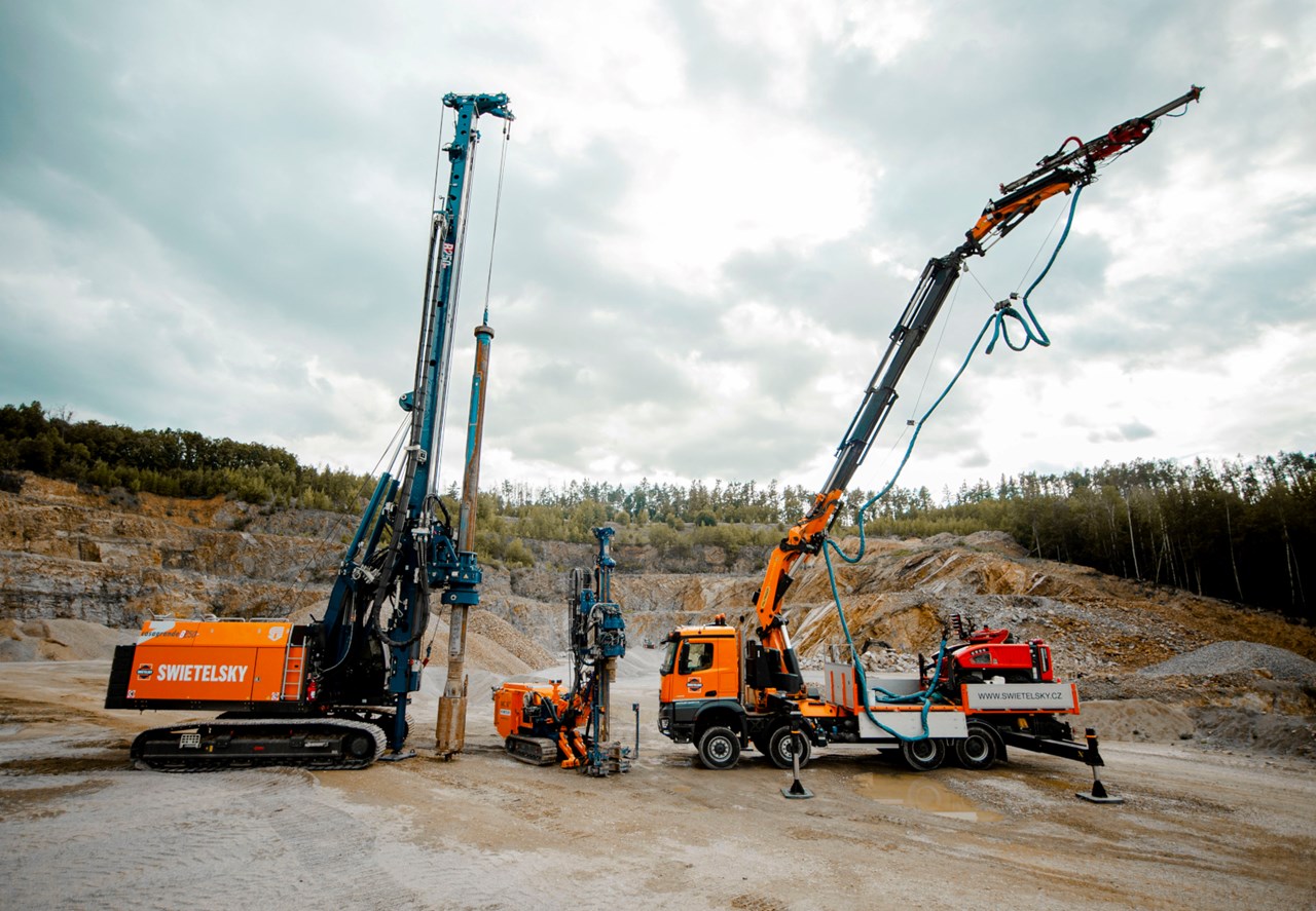 Speciální vrtací stroj s dosahem až 35 metrů - Speciální obory činností Speciální vrtací stroj s dosahem až 35 metrů - Speciální obory činností