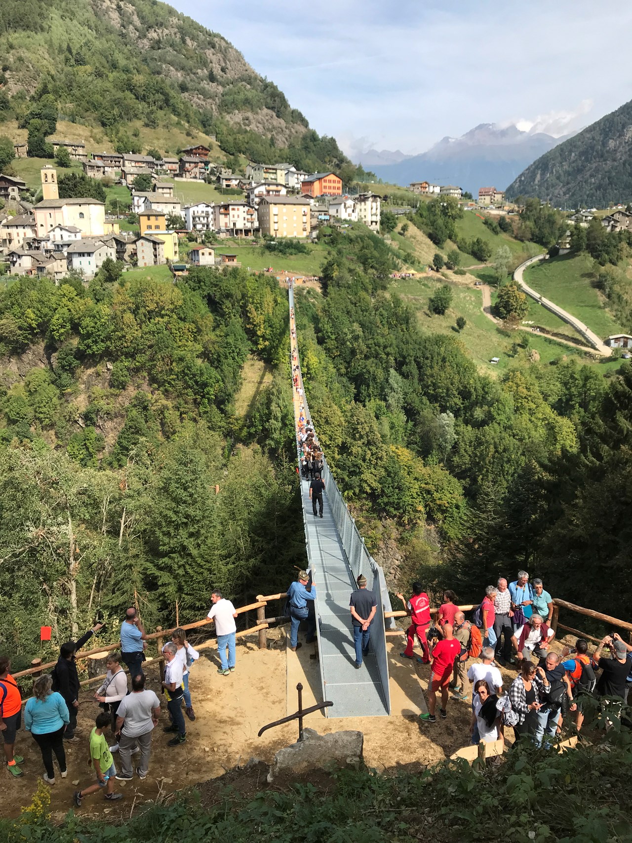 Costruzione di ponti, ponte sospeso pedonale, Tartano - Stavby silnic a mostů Costruzione di ponti, ponte sospeso pedonale, Tartano - Stavby silnic a mostů