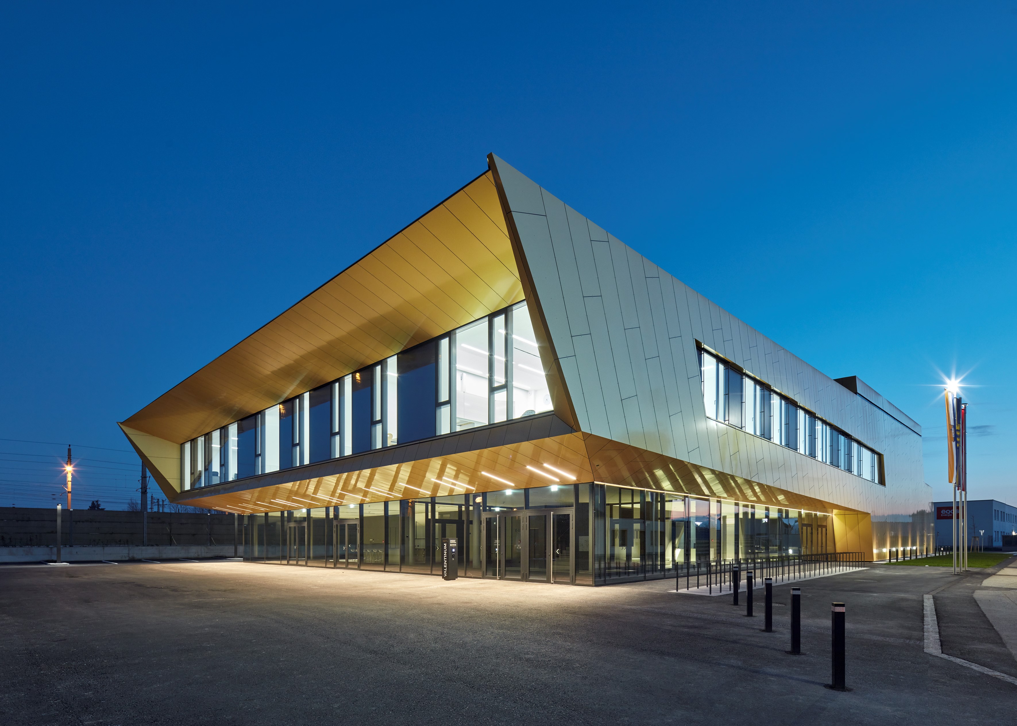 Veranstaltungszentrum St. Valentin - Pozemní stavby