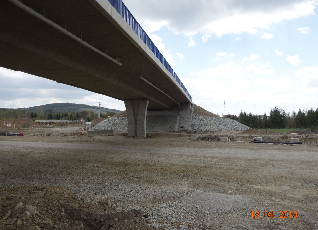 214-00 Most v km 7,240 na ceste III/050201 nad diaľnicou D1 Budimír - Bidovce (85,40 m) - Stavby silnic a mostů