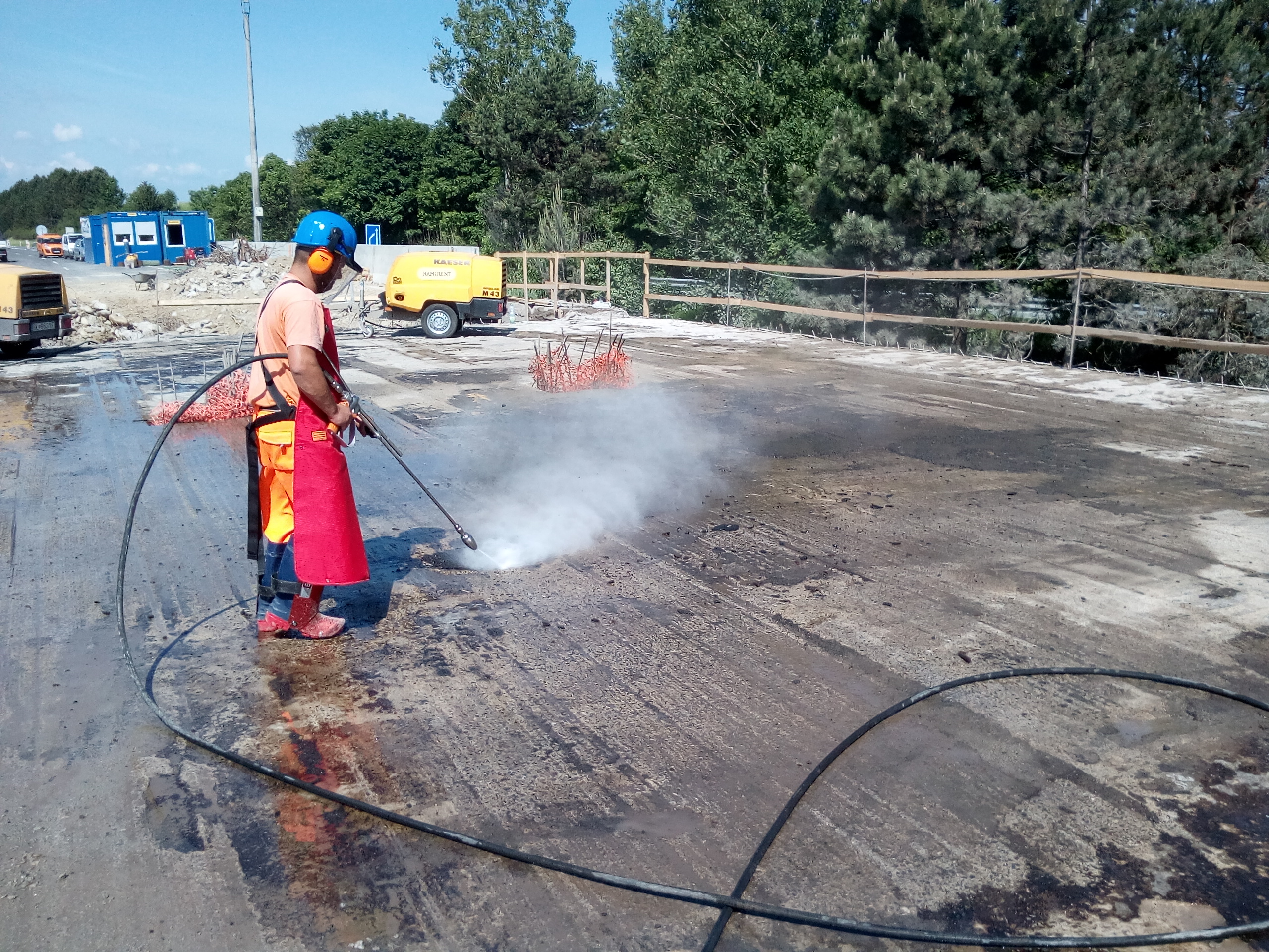 Vysokotlakové čistenie a búranie betónových konštrukcií vodným lúčom - Speciální obory činností